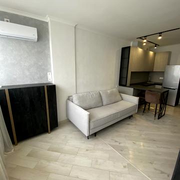 Магістральна вул., 33