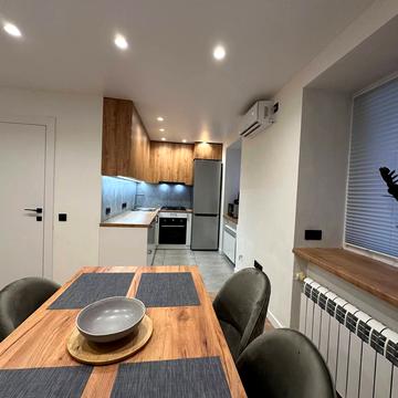 Незалежності вул., 12