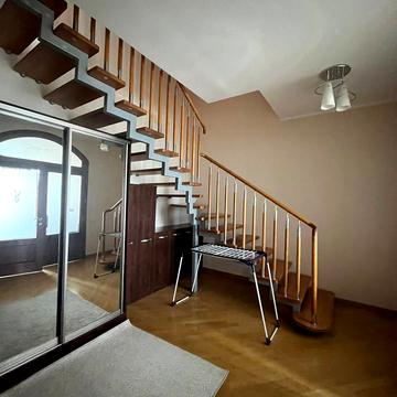 Дмитрівська вул., 69