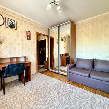 Мілютенка вул., 46