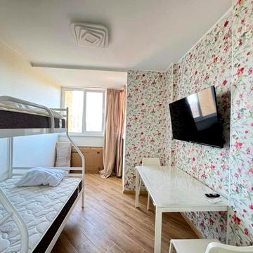 Магістральна вул., 33