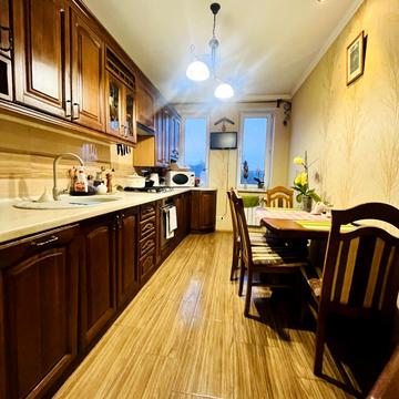 Надрічна вул., 2