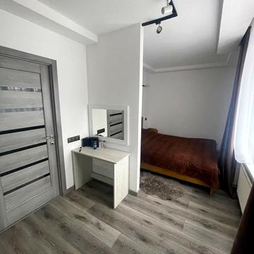 Грушевського вул., 30