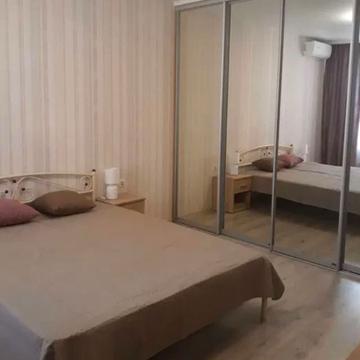 Драгоманова вул., 10