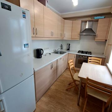 Олександра Довженка вул., 8