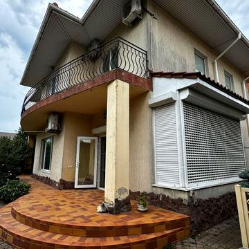 Хмельницького вул., 14