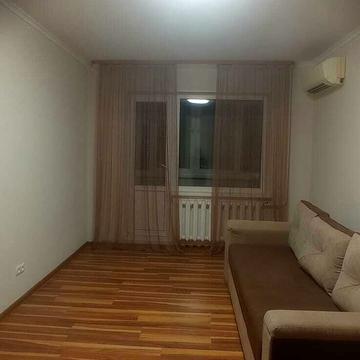 Златопольська вул., 26