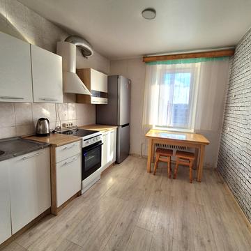 Льонокомбінатівська вул., 1