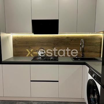 Будівельників вул., 24