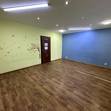 Богдана Хмельницького вул., 1-В