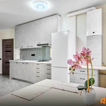 Героїв Небесної Сотні просп., 16/8