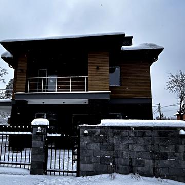 Михайла Чалого вул., 5