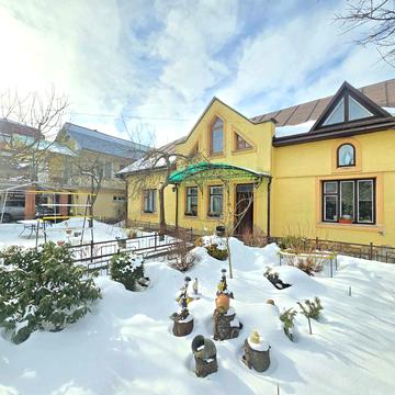 Лева Ревуцького вул., 22