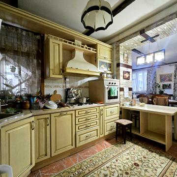 Лева Ревуцького вул., 22