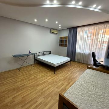 Виконкомівська вул., 7