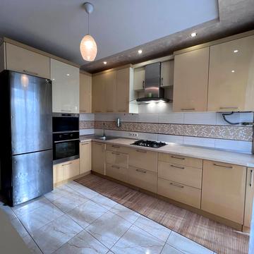 Володимира Великого вул., 12в