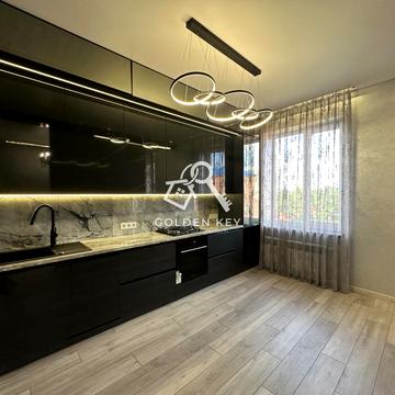 Захисників України пл. (Визволення), 3