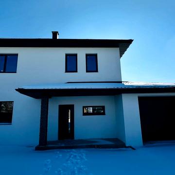 Набережна вул., 24