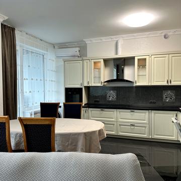 Літературна вул., 1а