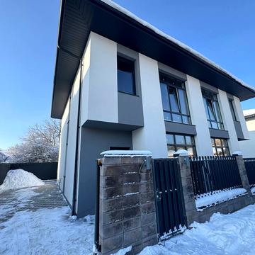 Івана Багряного вул., 79