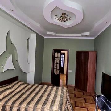 Вячеслава Чорновола просп. (), 19