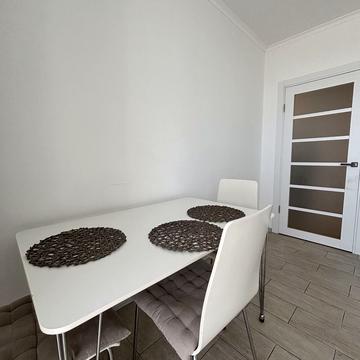 Залізнична вул., 4