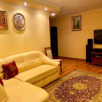 Павла Тичини вул., 13