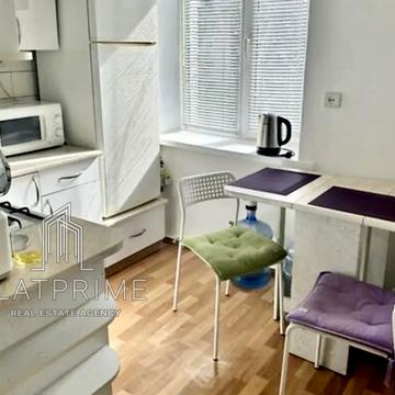 Лабораторна вул., 28