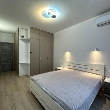 Кадетський Гай вул., 12