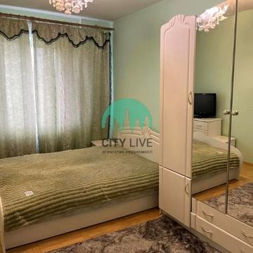 Тролейбусна вул., 11