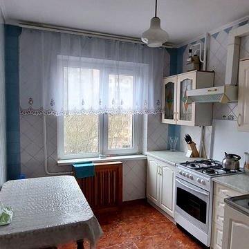 Академіка Корольова вул., 82