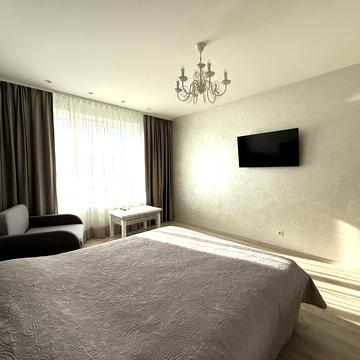 Двірська вул., 32