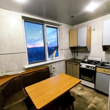 Яни Червоної вул., 3