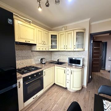 Братів Зерових вул. (Червонопартизанська), 14-Б