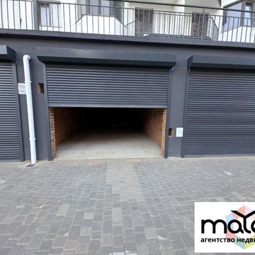 Академіка Сахарова вул., 11