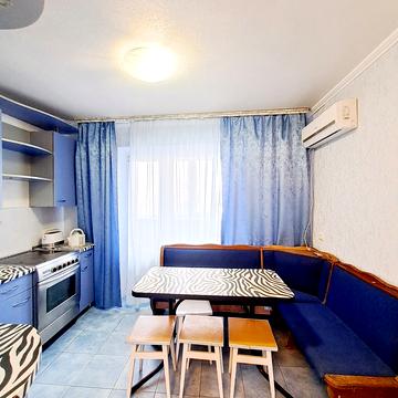 Леоніда Бикова бульв., 4