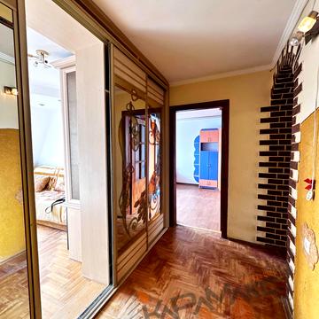 Сергія Єфремова вул., 68