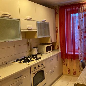 Бориса Тена вул., 100