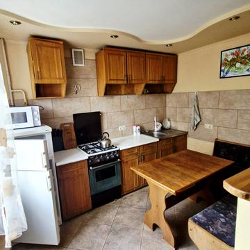 Євгена Коновальця вул. (), 99а