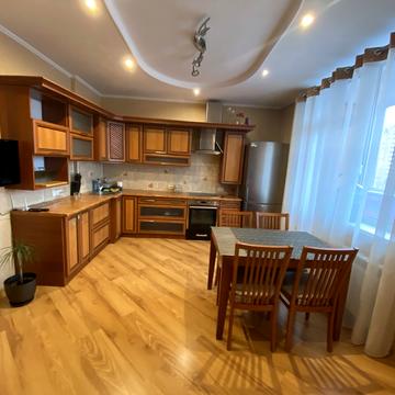 Василя Касіяна вул., 2/1