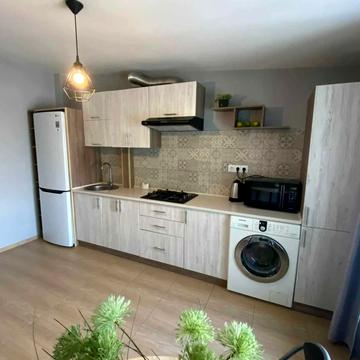 Пасічна вул., 14