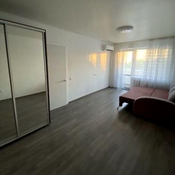 Слави бульв., 12