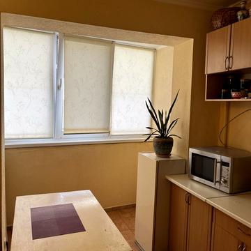 Оболонська пл. (Дружби Народів СРСР), 1