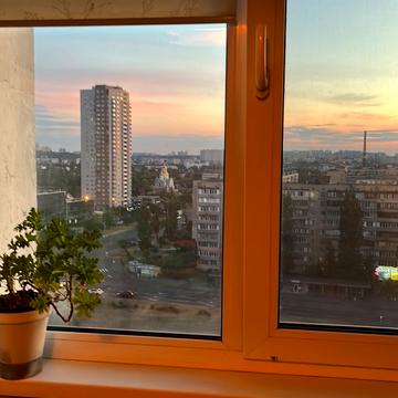 Оболонська пл. (Дружби Народів СРСР), 1