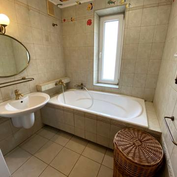 Саксаганського вул., 20