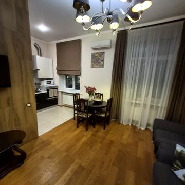 Паторжинського вул., 8