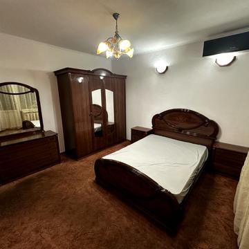 Автозаводська вул., 77