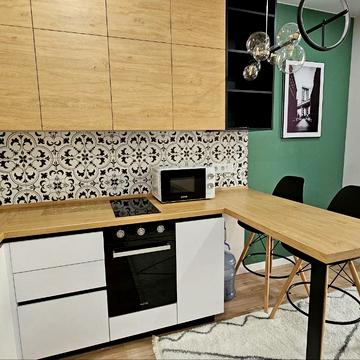 Кадетський Гай вул., 10