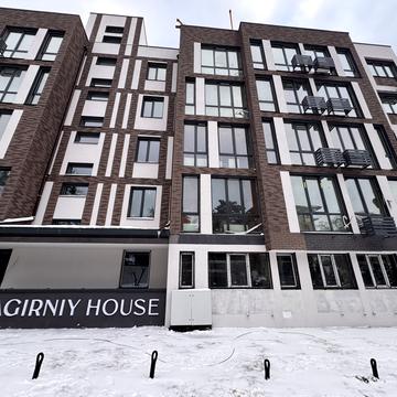 Нагірна вул., 15