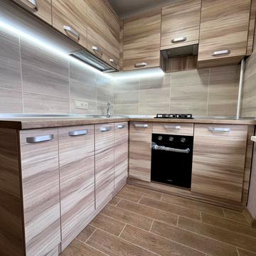 Камяногірська вул., 14